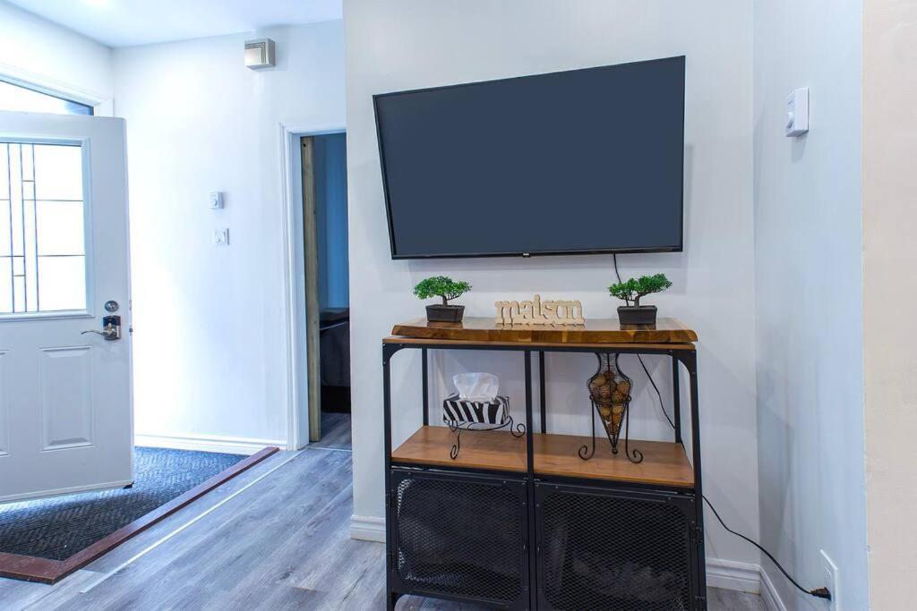 4404-modern Luxury 2 Bd, Mtl