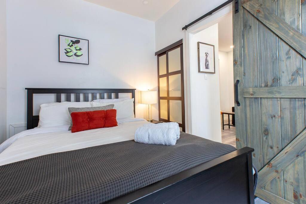 4404-modern Luxury 2 Bd, Mtl